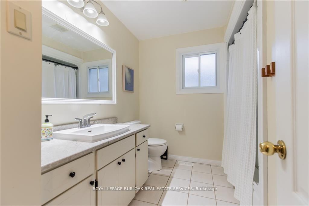 Photo 13 of 294 Parkside Drive, Hamilton, Waterdown — HOMEH