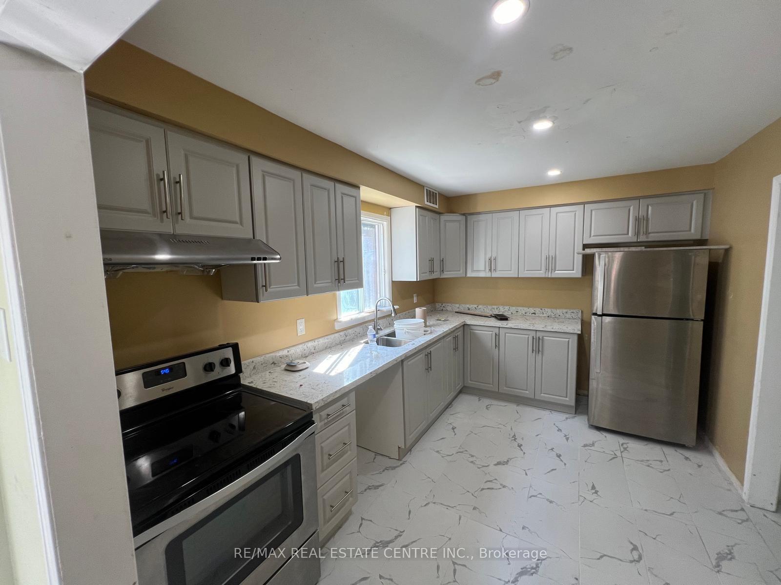 Photo 3 of 6 Frost Trail, Barrie, Letitia Heights — HOMEH