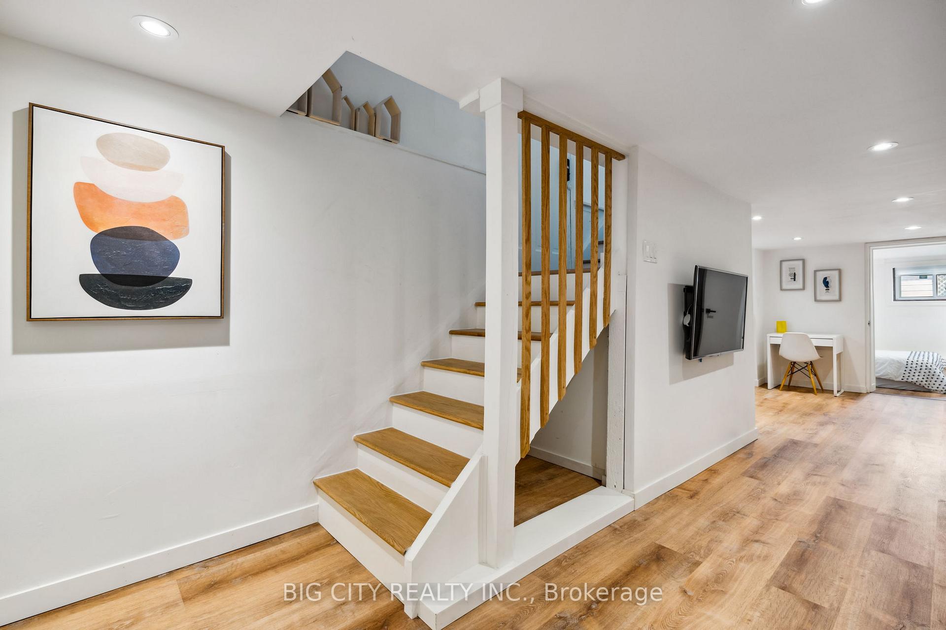 Photo 3 of Unit Lower, 549 Rushton Avenue, Toronto, Humewood-Cedarvale — HOMEH
