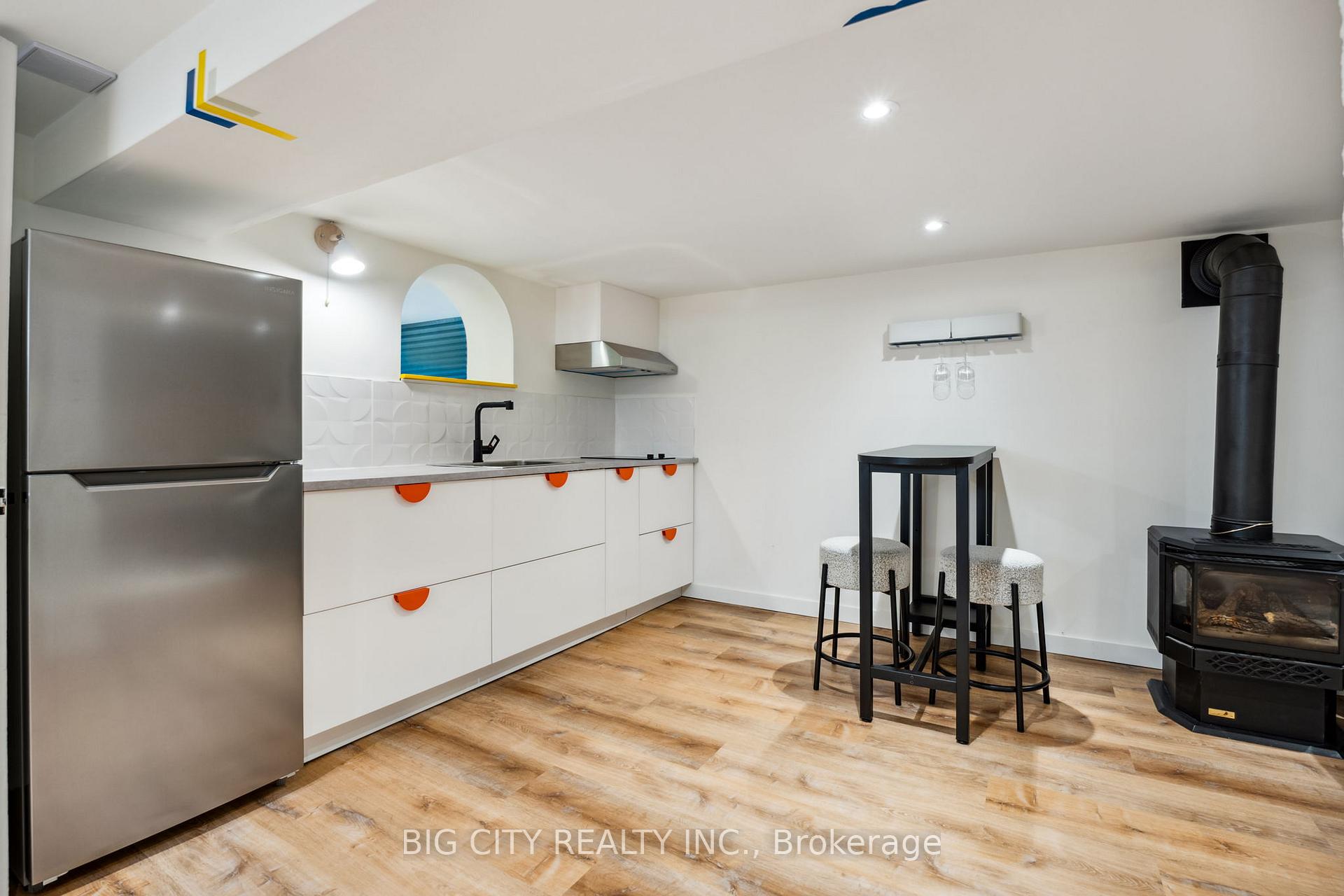 Photo 5 of Unit Lower, 549 Rushton Avenue, Toronto, Humewood-Cedarvale — HOMEH