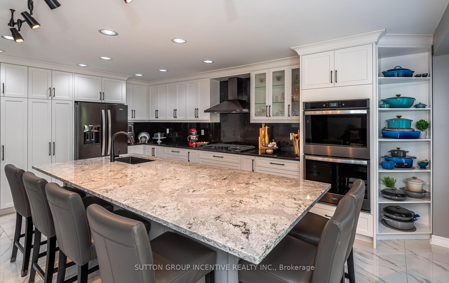 Photo 11 of 10 Saxon Road, Barrie, Innis-Shore — HOMEH