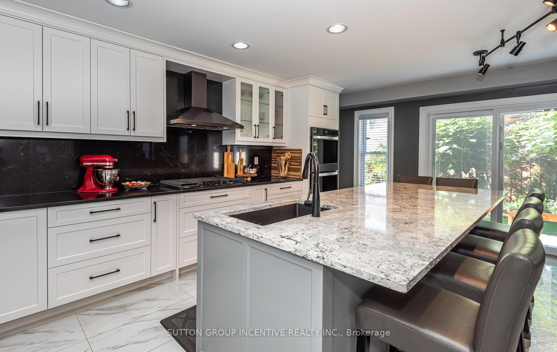 Photo 12 of 10 Saxon Road, Barrie, Innis-Shore — HOMEH