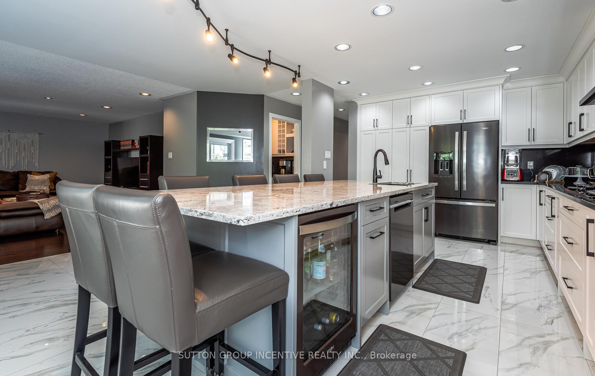 Photo 7 of 10 Saxon Road, Barrie, Innis-Shore — HOMEH