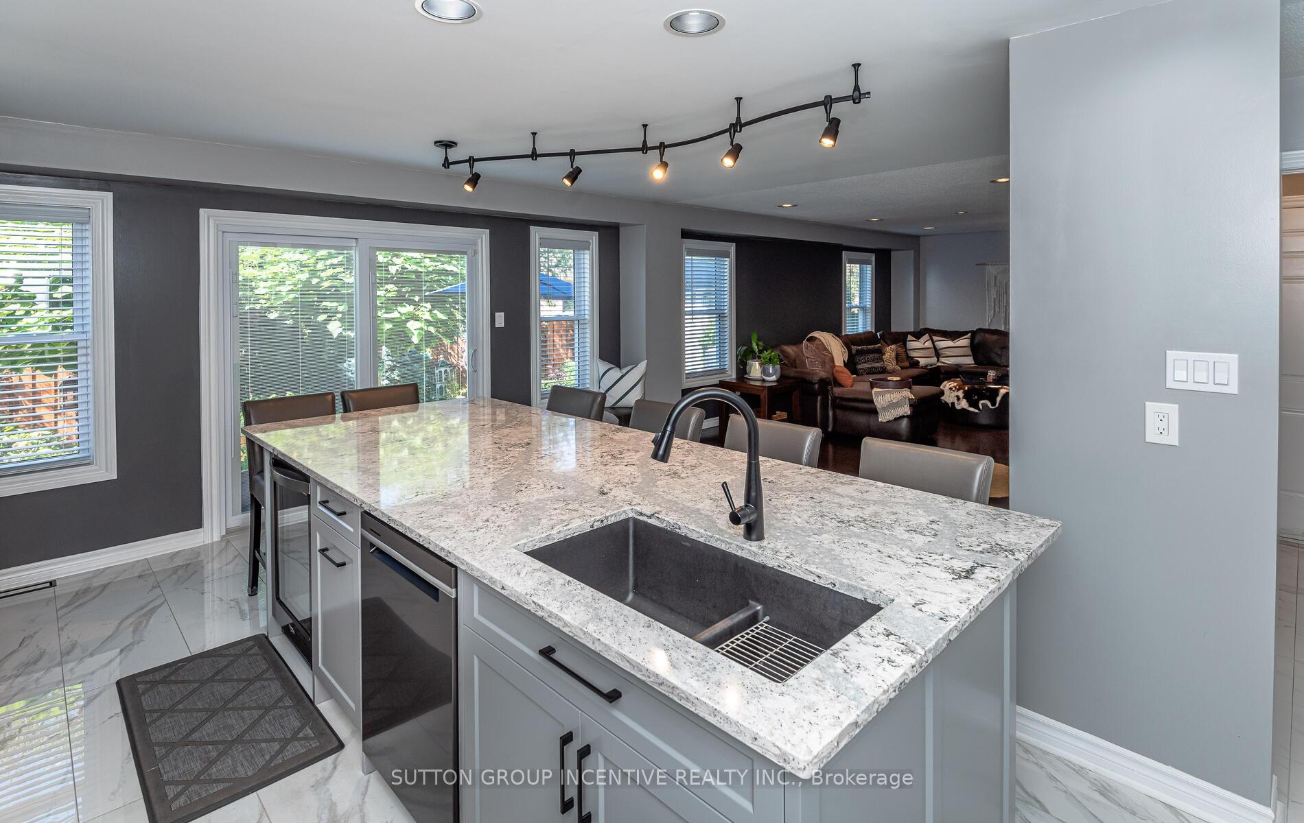 Photo 13 of 10 Saxon Road, Barrie, Innis-Shore — HOMEH