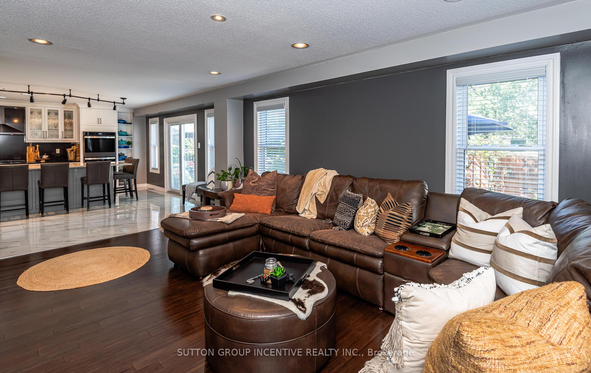 Photo 18 of 10 Saxon Road, Barrie, Innis-Shore — HOMEH