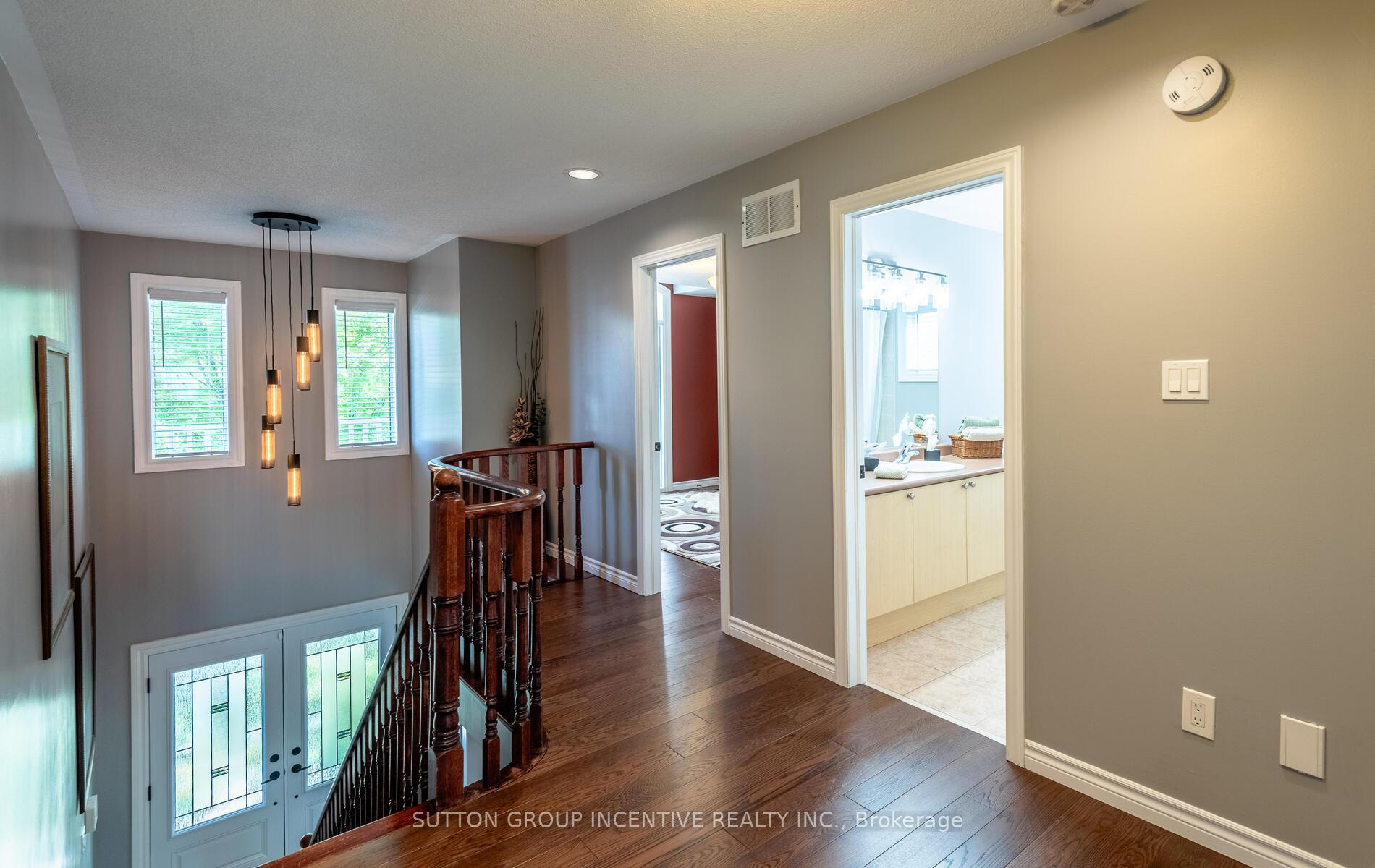 Photo 15 of 10 Saxon Road, Barrie, Innis-Shore — HOMEH