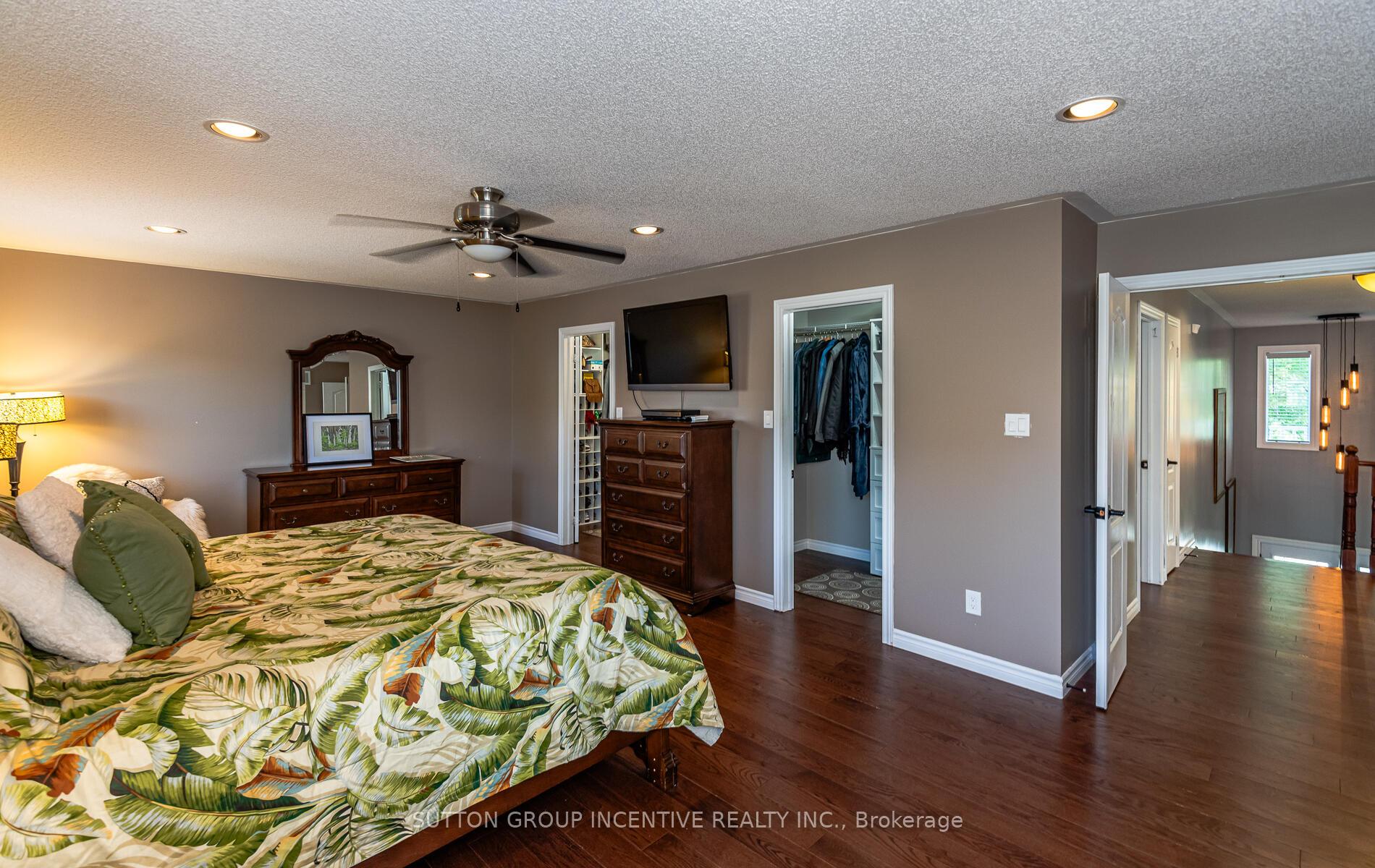 Photo 23 of 10 Saxon Road, Barrie, Innis-Shore — HOMEH