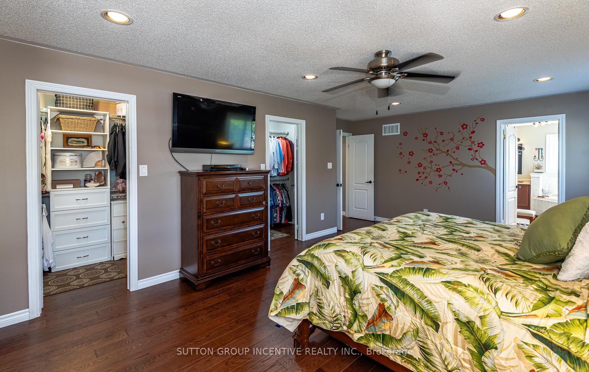 Photo 21 of 10 Saxon Road, Barrie, Innis-Shore — HOMEH