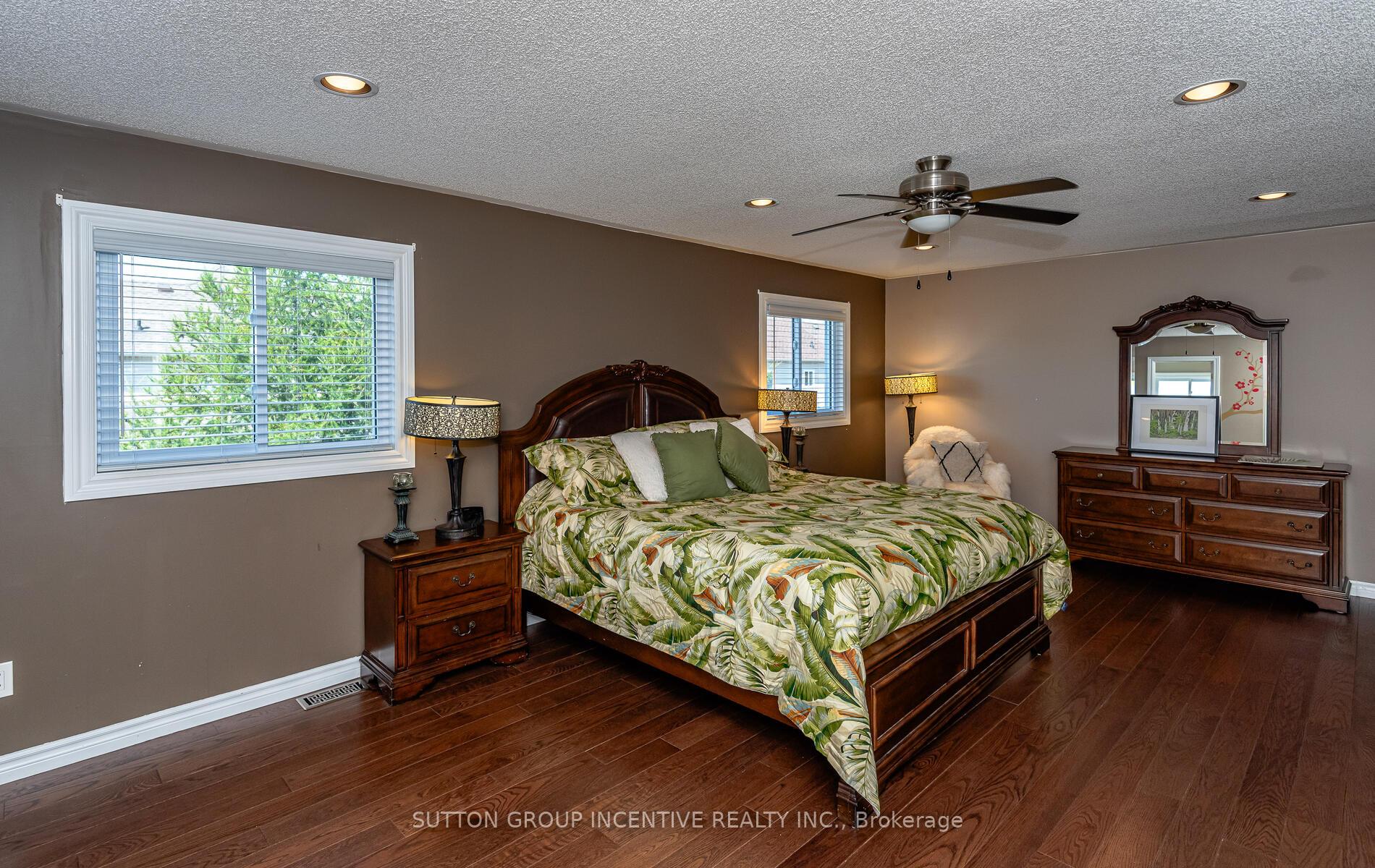 Photo 22 of 10 Saxon Road, Barrie, Innis-Shore — HOMEH