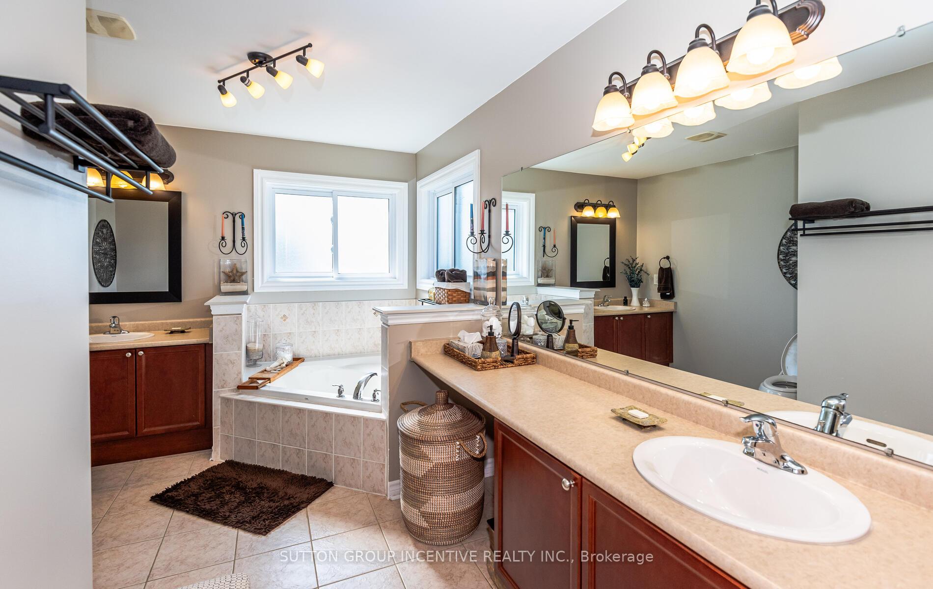 Photo 37 of 10 Saxon Road, Barrie, Innis-Shore — HOMEH