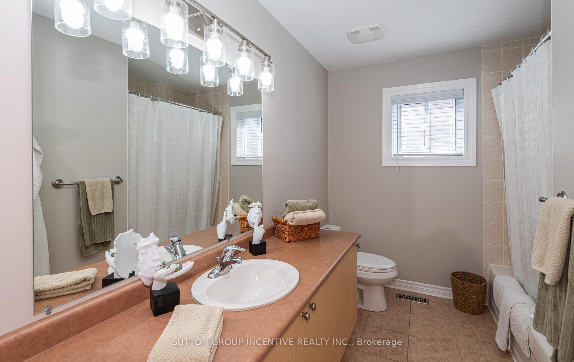 Photo 27 of 10 Saxon Road, Barrie, Innis-Shore — HOMEH