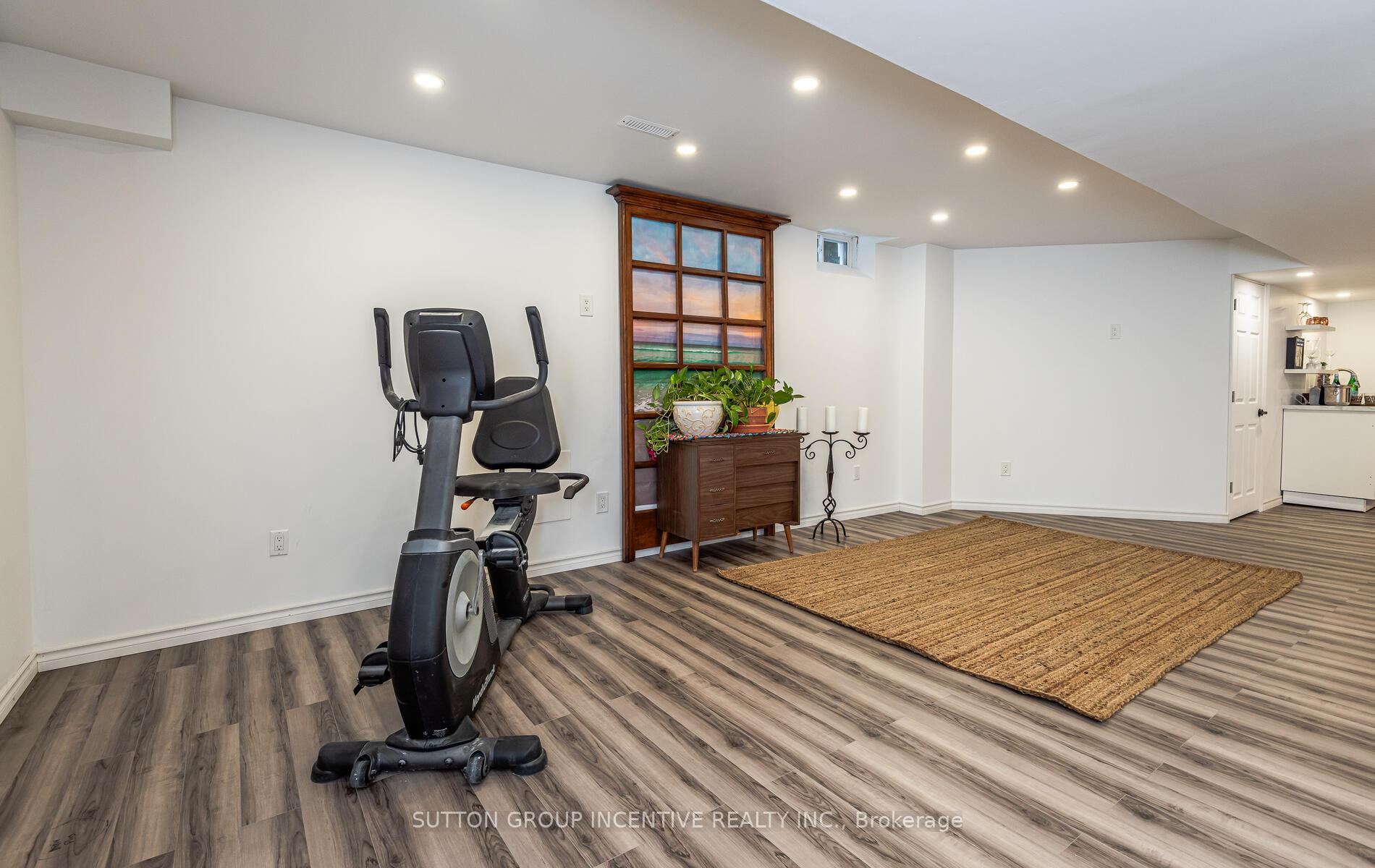 Photo 34 of 10 Saxon Road, Barrie, Innis-Shore — HOMEH