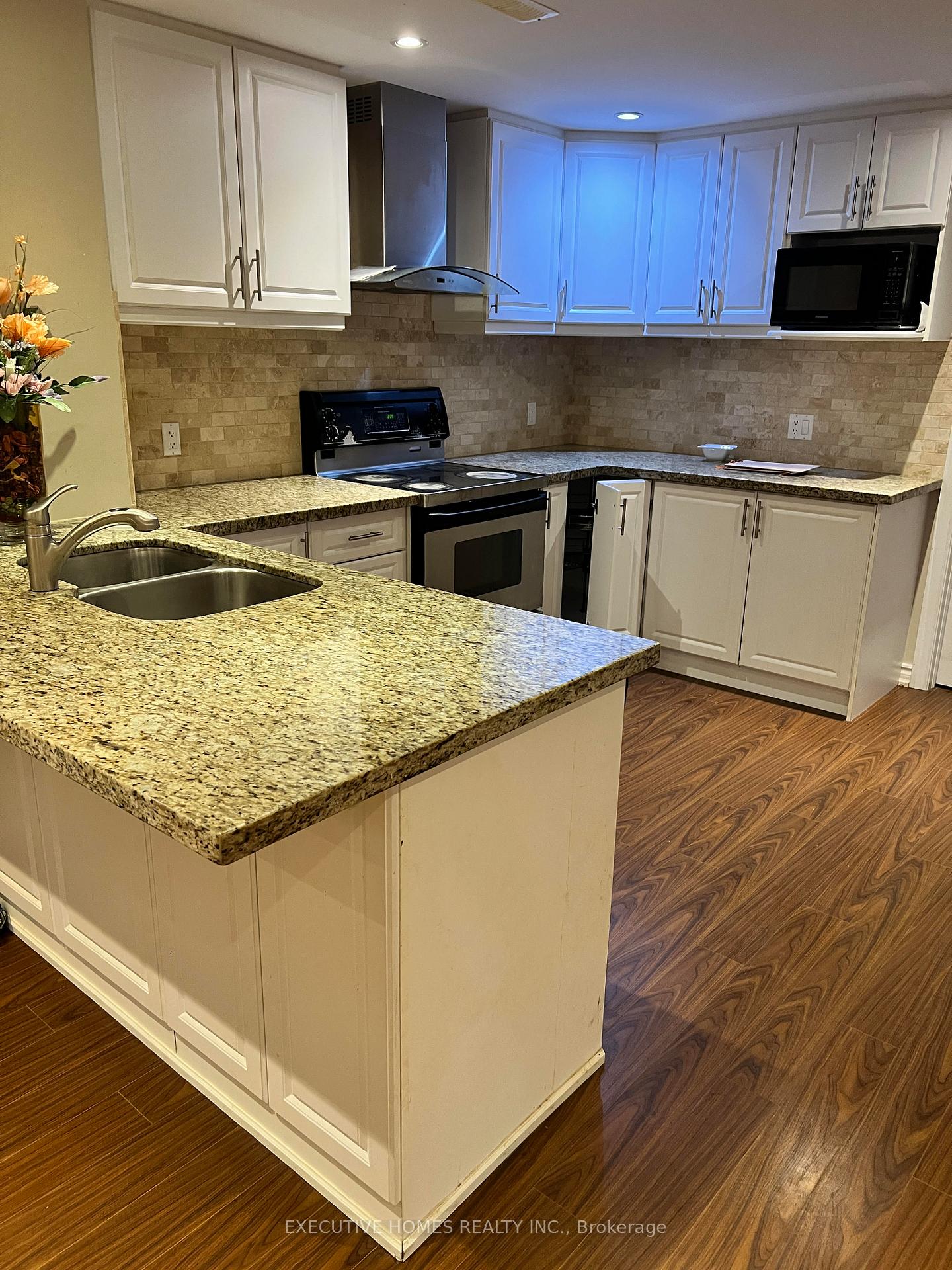 Photo 10 of 75 Reginald Lamb Crescent, Markham, Box Grove — HOMEH