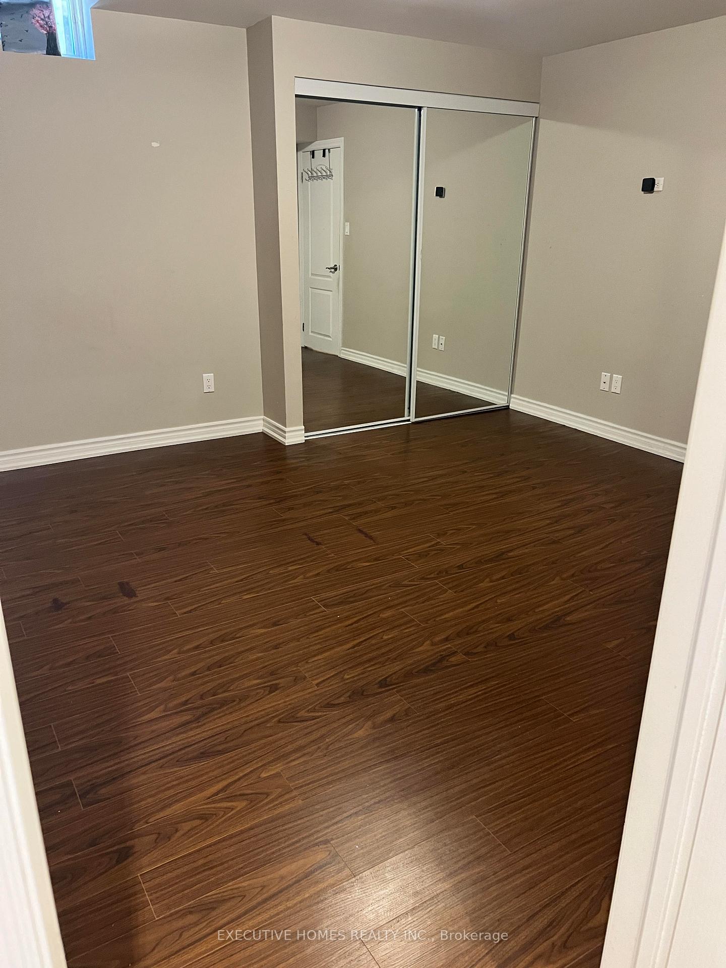 Photo 4 of 75 Reginald Lamb Crescent, Markham, Box Grove — HOMEH