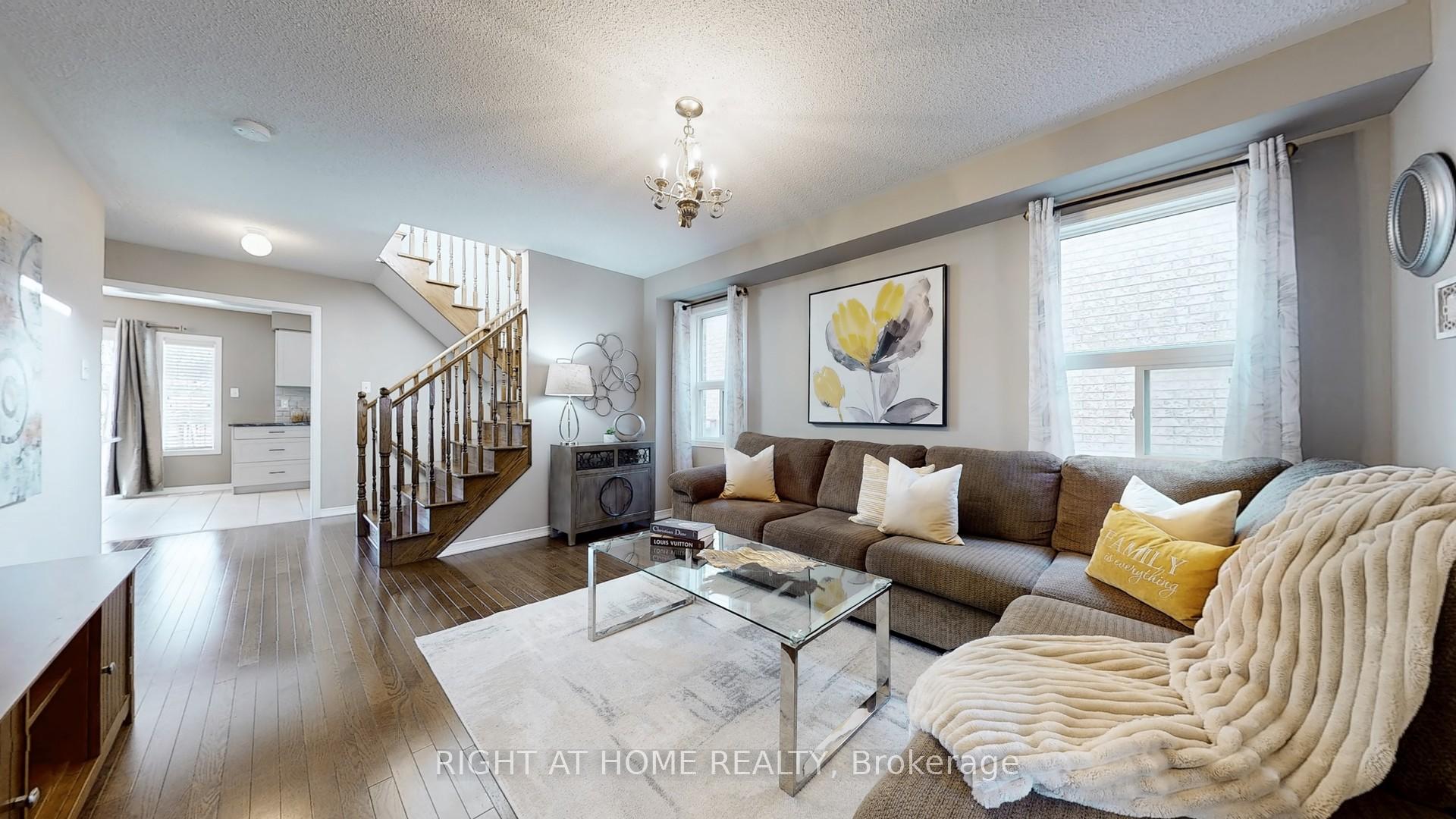 Photo 6 of 15 Wallwark Street, Aurora, Bayview Northeast — HOMEH