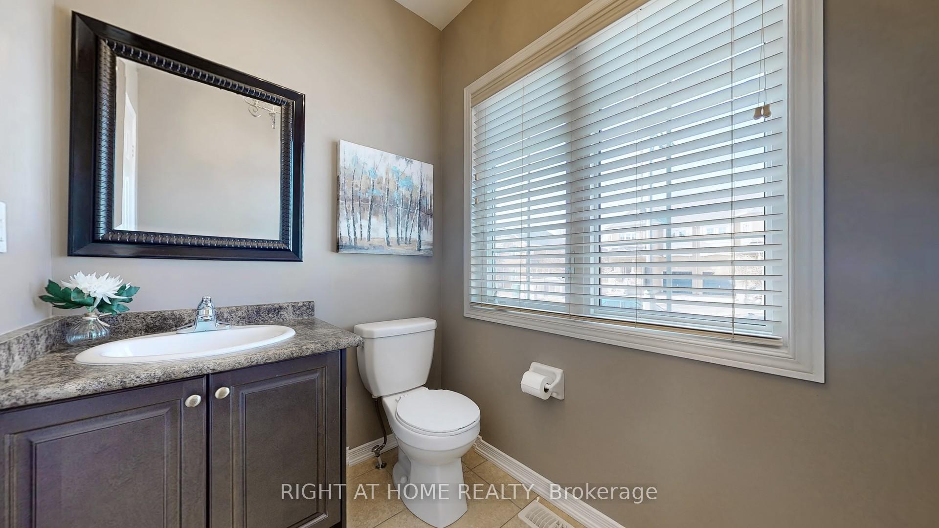 Photo 10 of 15 Wallwark Street, Aurora, Bayview Northeast — HOMEH
