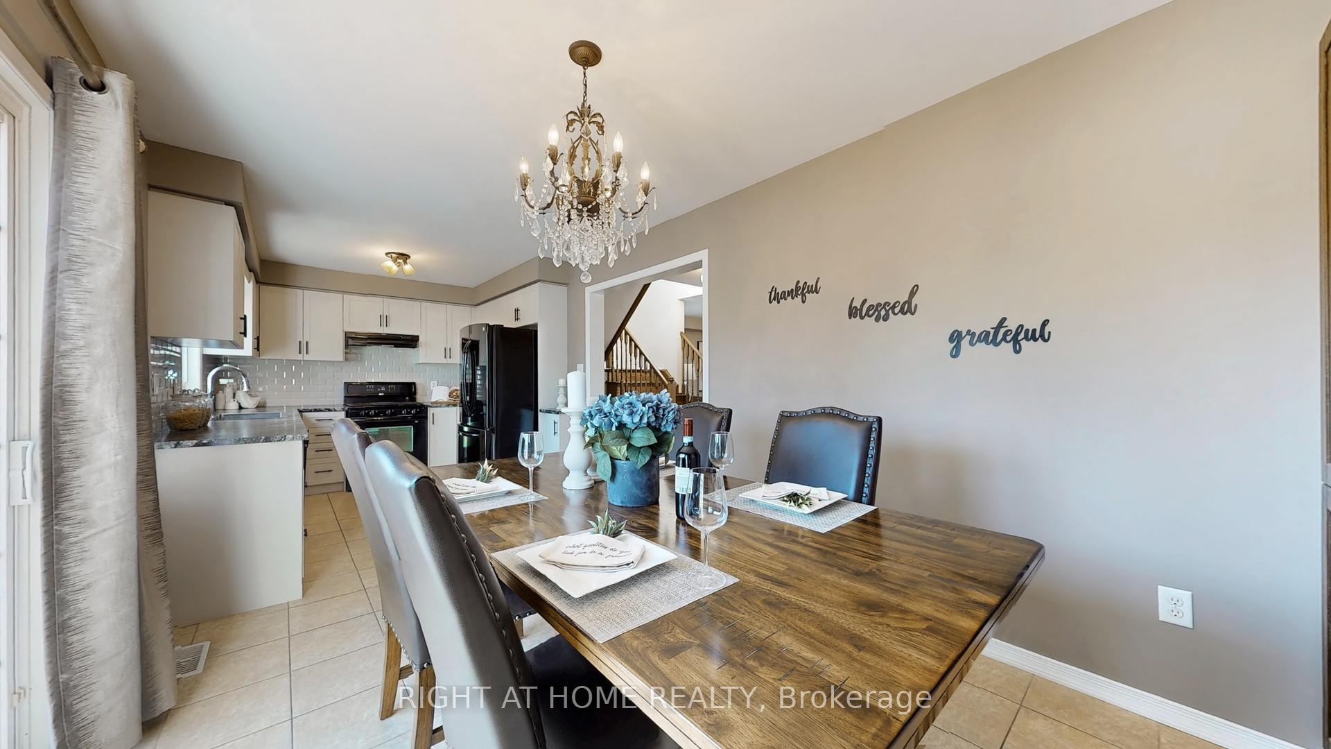 Photo 8 of 15 Wallwark Street, Aurora, Bayview Northeast — HOMEH