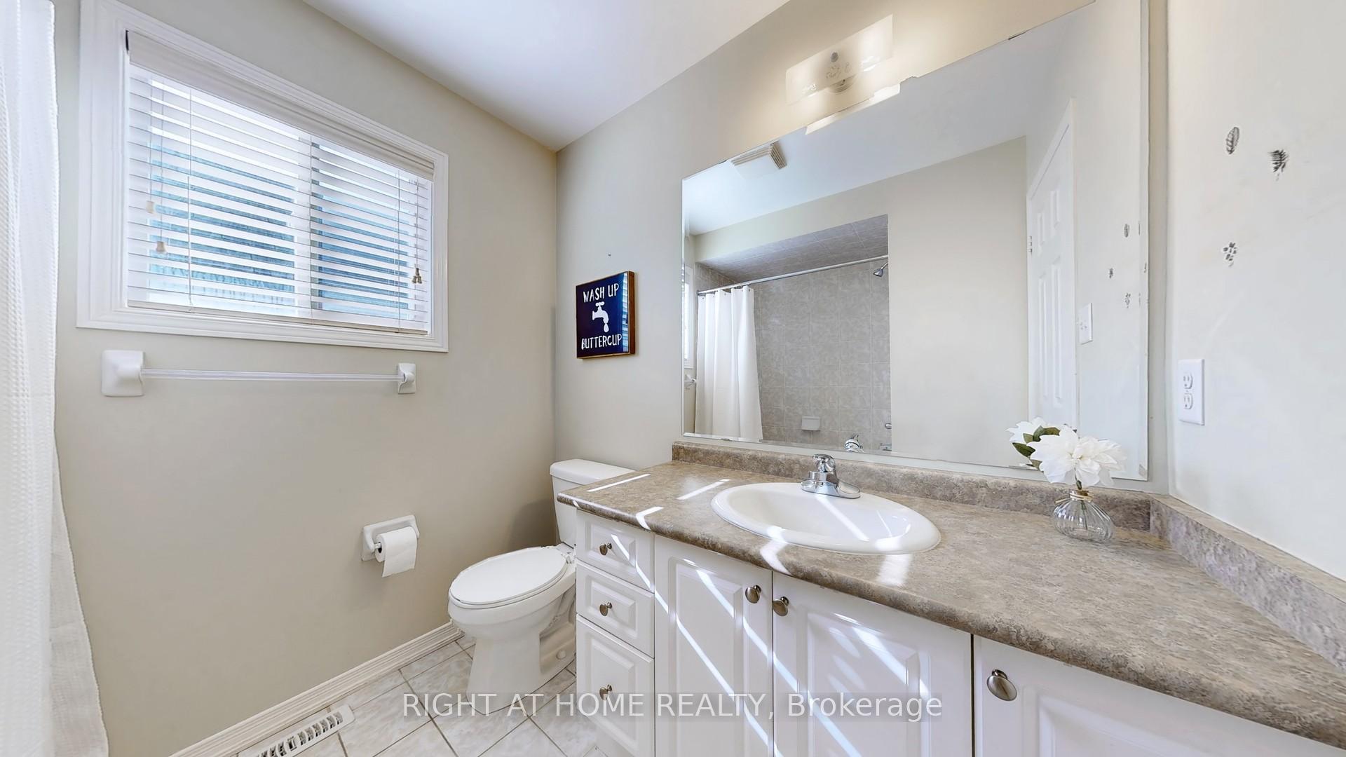 Photo 16 of 15 Wallwark Street, Aurora, Bayview Northeast — HOMEH
