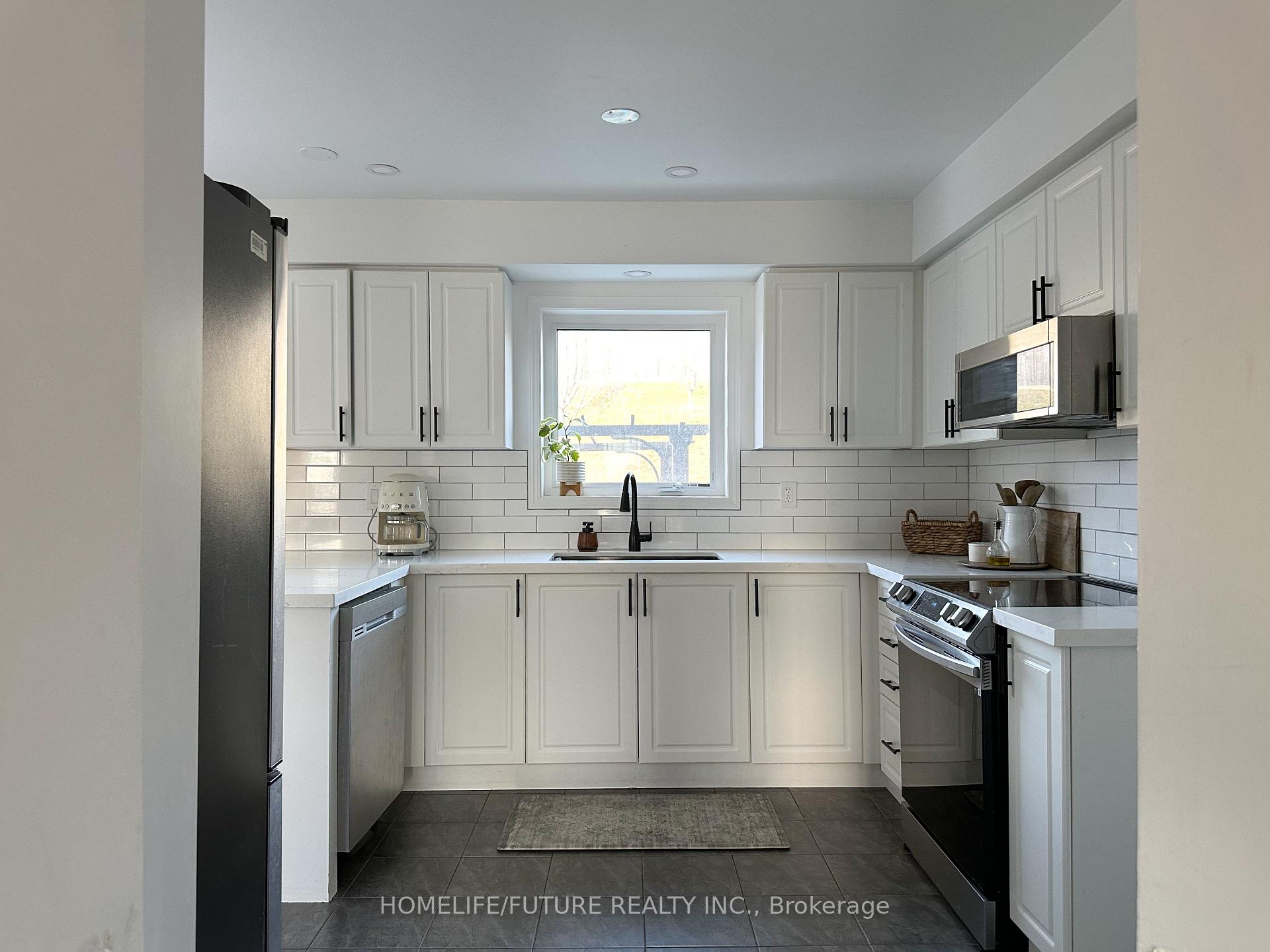 Photo 3 of 26 Autumn Harvest Road, Clarington, Bowmanville — HOMEH