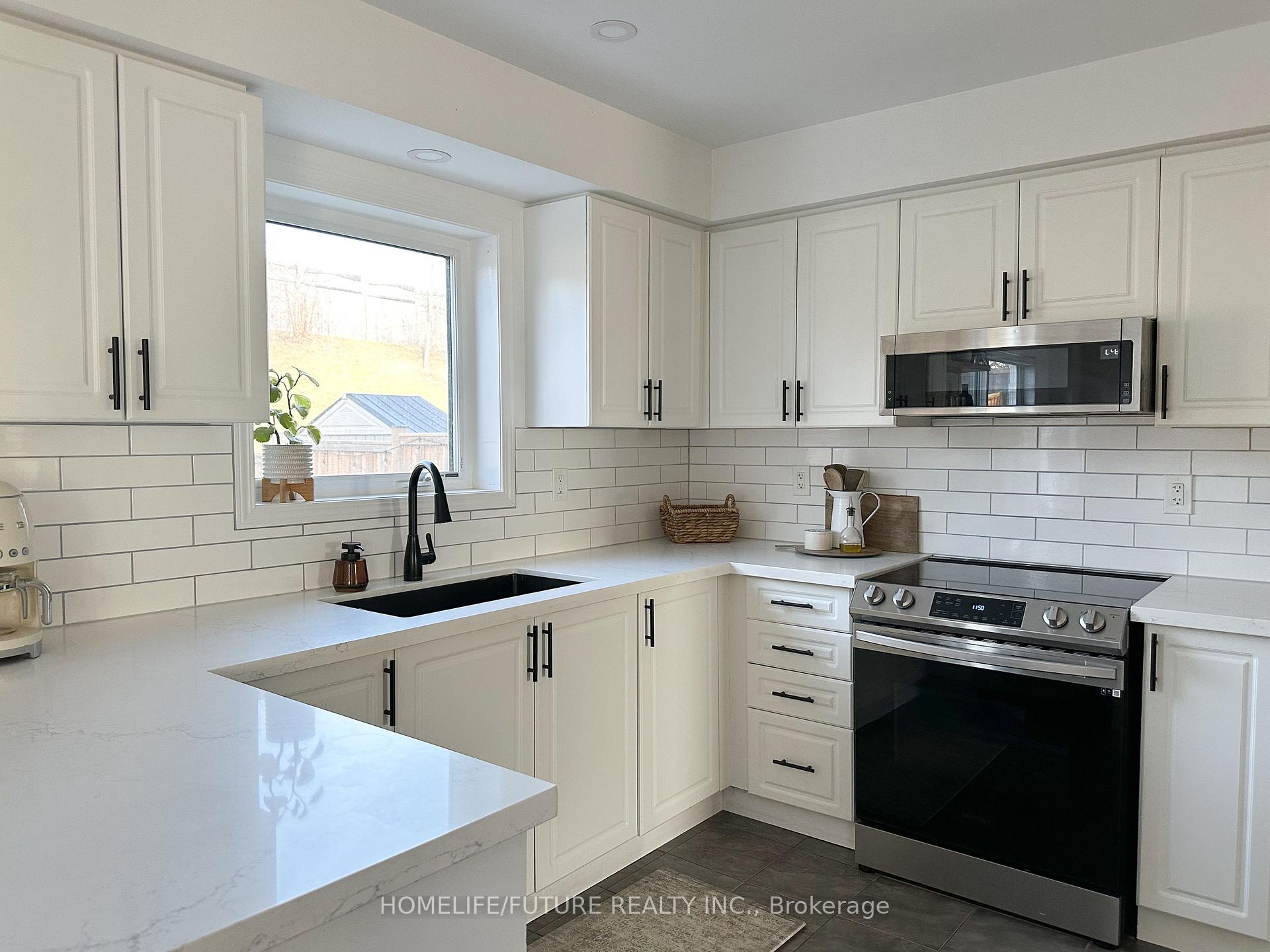 Photo 12 of 26 Autumn Harvest Road, Clarington, Bowmanville — HOMEH
