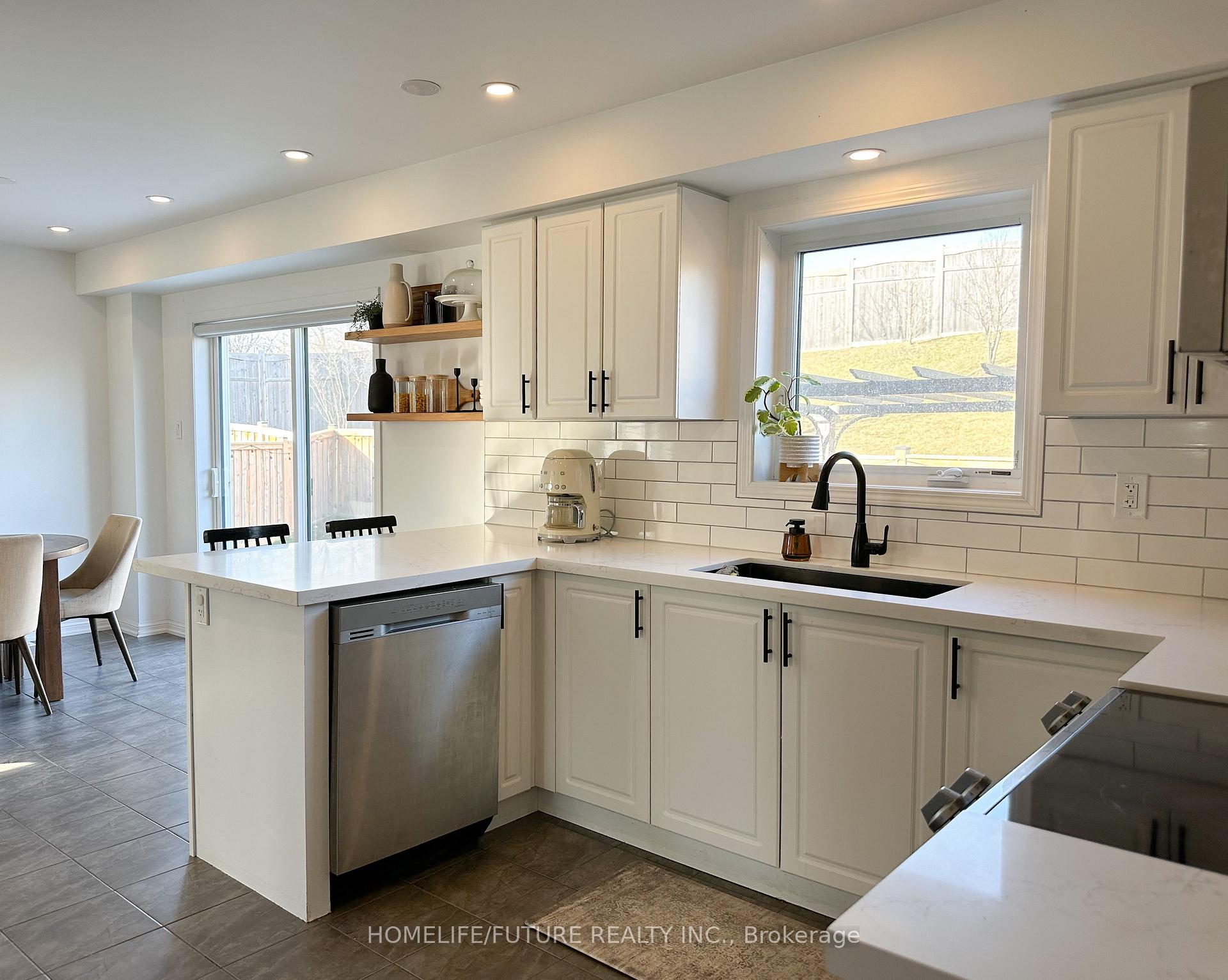 Photo 8 of 26 Autumn Harvest Road, Clarington, Bowmanville — HOMEH