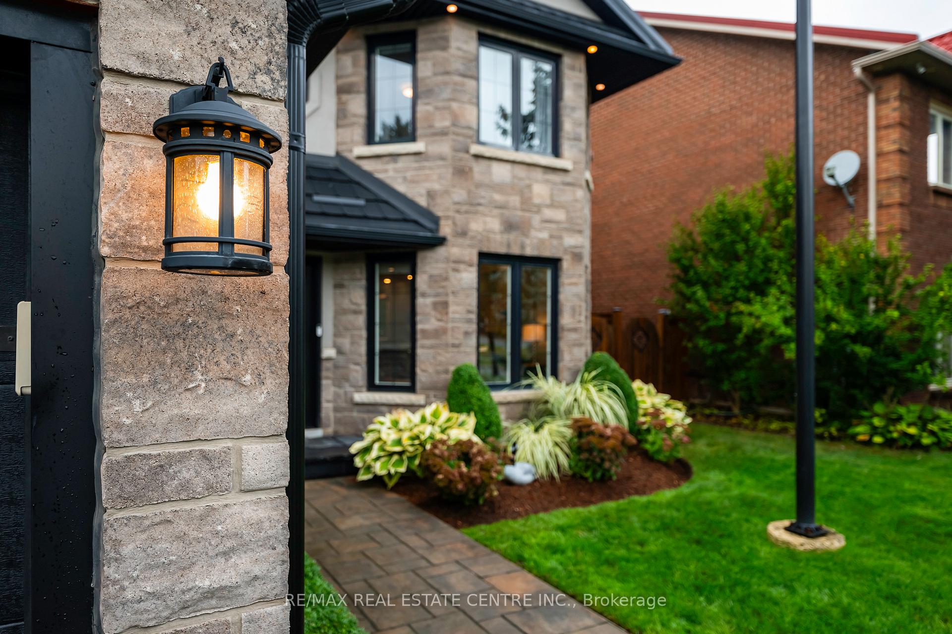 Photo 8 of 101 Kenpark Avenue, Brampton, Snelgrove — HOMEH