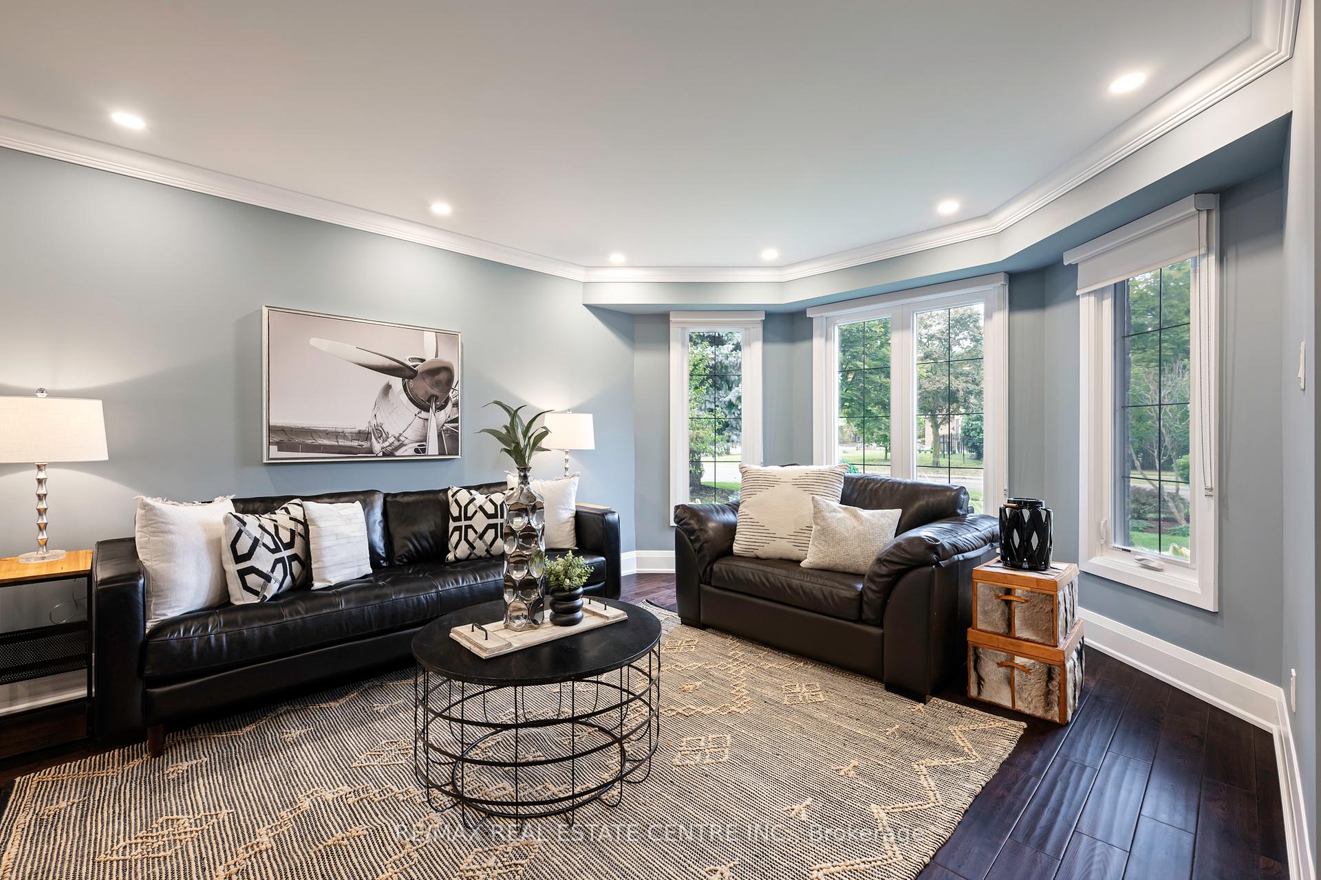 Photo 3 of 101 Kenpark Avenue, Brampton, Snelgrove — HOMEH