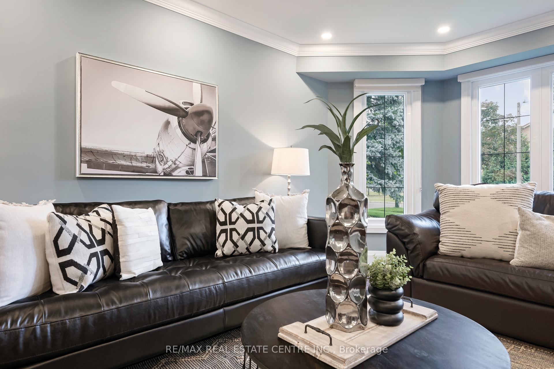 Photo 9 of 101 Kenpark Avenue, Brampton, Snelgrove — HOMEH