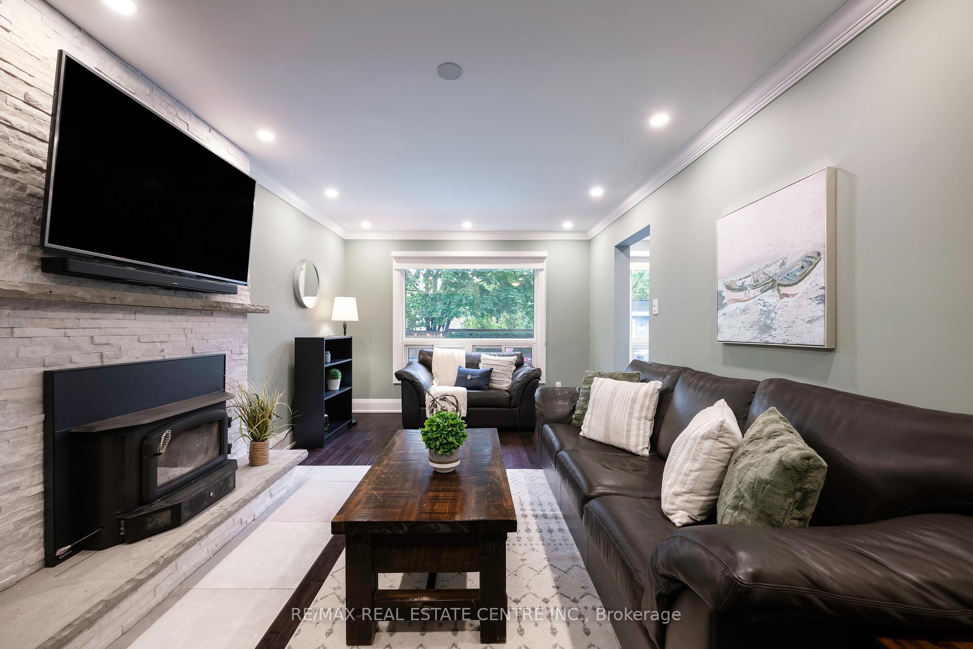 Photo 15 of 101 Kenpark Avenue, Brampton, Snelgrove — HOMEH
