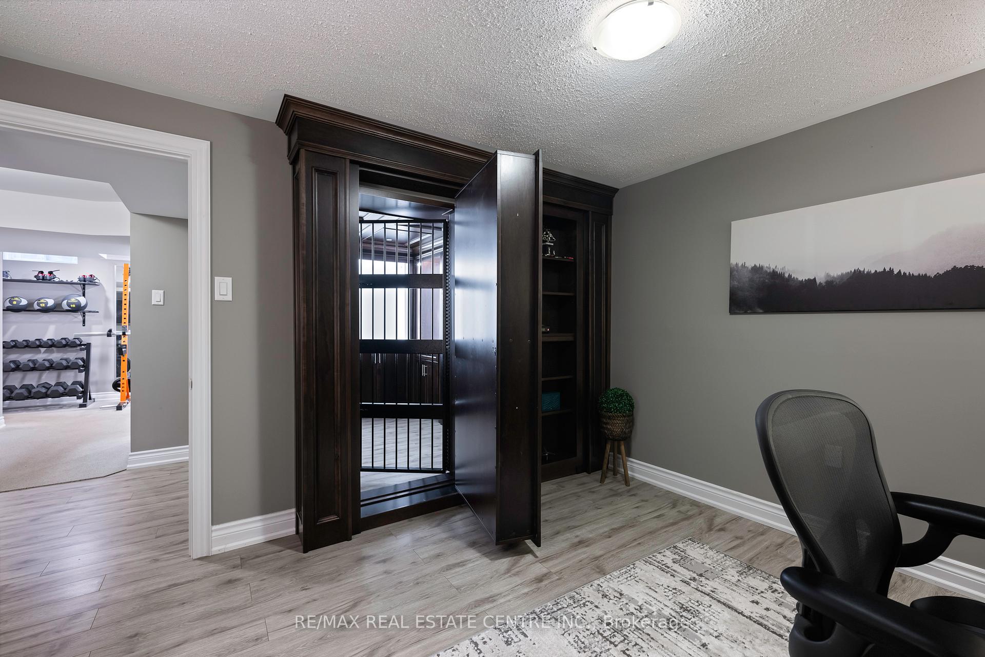 Photo 45 of 101 Kenpark Avenue, Brampton, Snelgrove — HOMEH