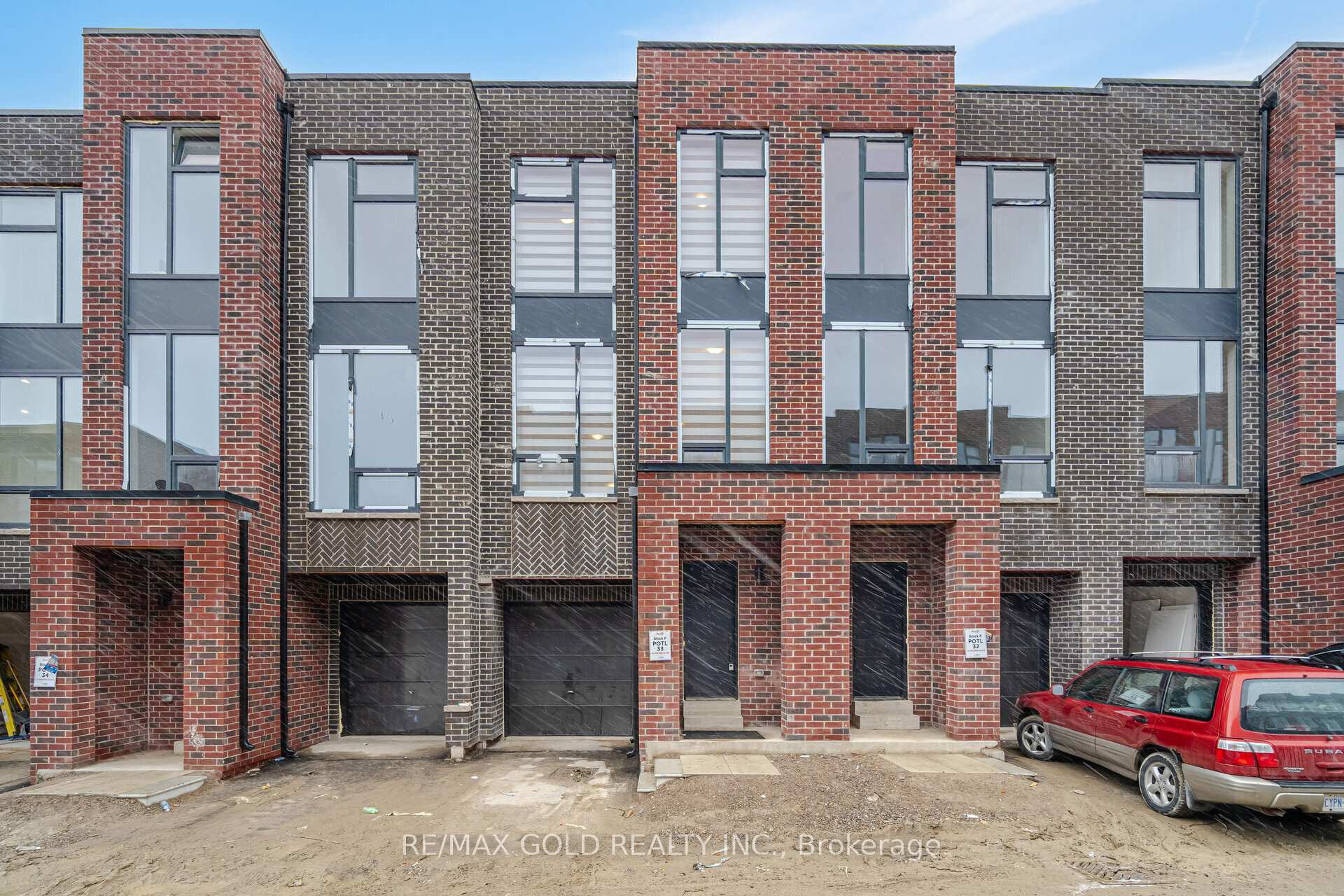 Photo 1 of Unit 33, 49 Desiree Place, Caledon, Bolton East — HOMEH
