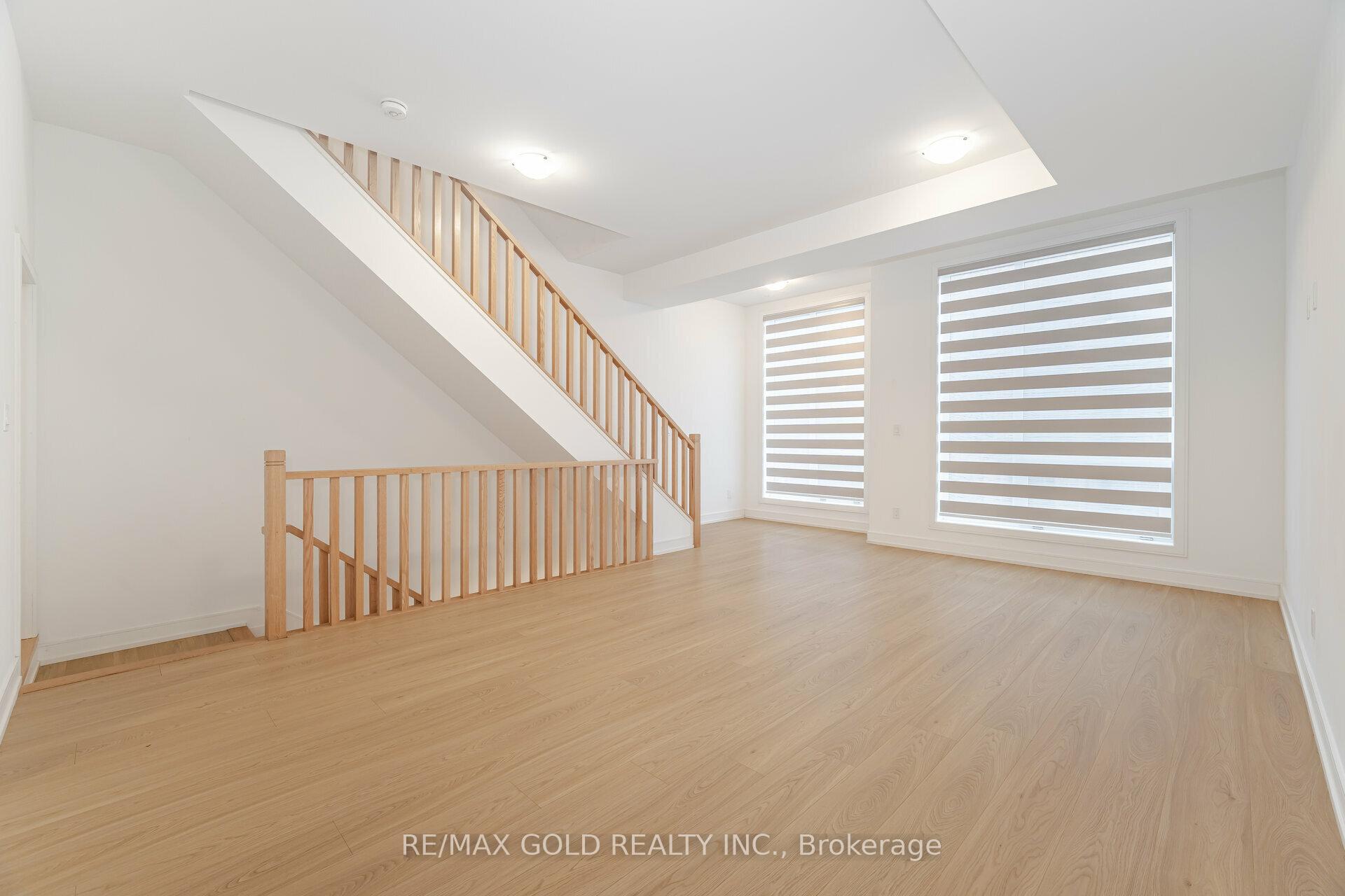 Photo 3 of Unit 33, 49 Desiree Place, Caledon, Bolton East — HOMEH