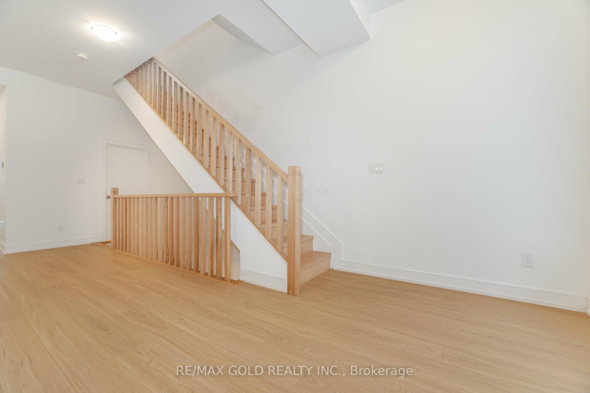 Photo 5 of Unit 33, 49 Desiree Place, Caledon, Bolton East — HOMEH