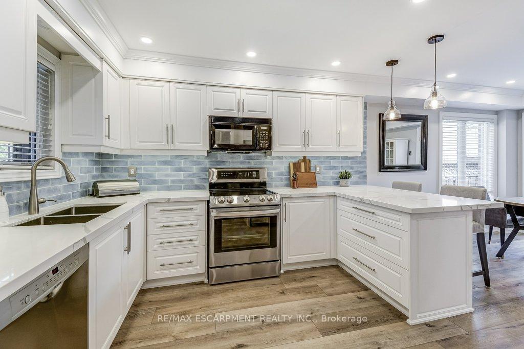 Photo 6 of 32 Brookhurst Crescent, Hamilton, Waterdown — HOMEH
