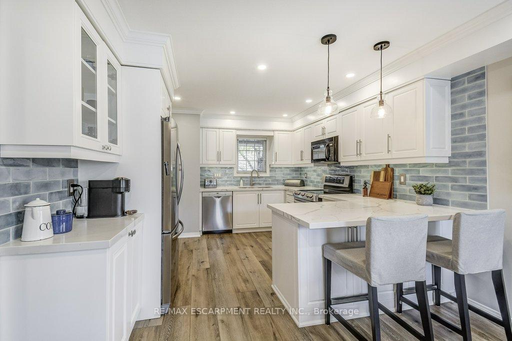 Photo 7 of 32 Brookhurst Crescent, Hamilton, Waterdown — HOMEH
