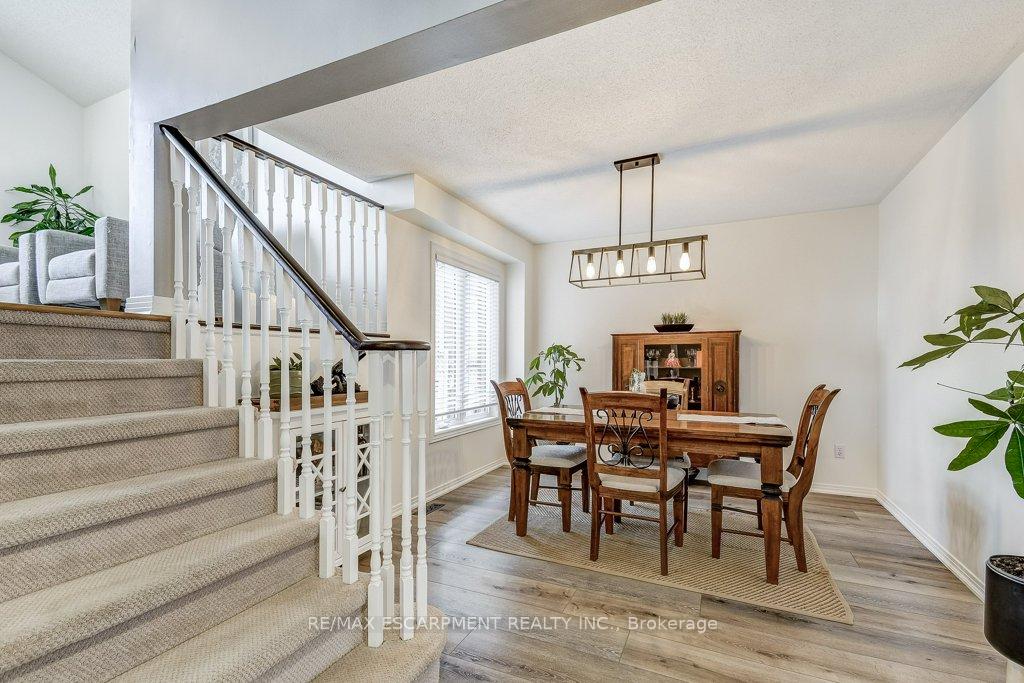 Photo 8 of 32 Brookhurst Crescent, Hamilton, Waterdown — HOMEH