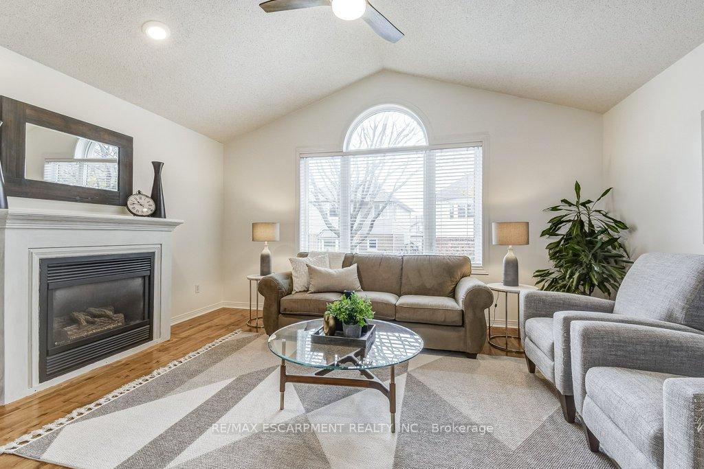 Photo 10 of 32 Brookhurst Crescent, Hamilton, Waterdown — HOMEH