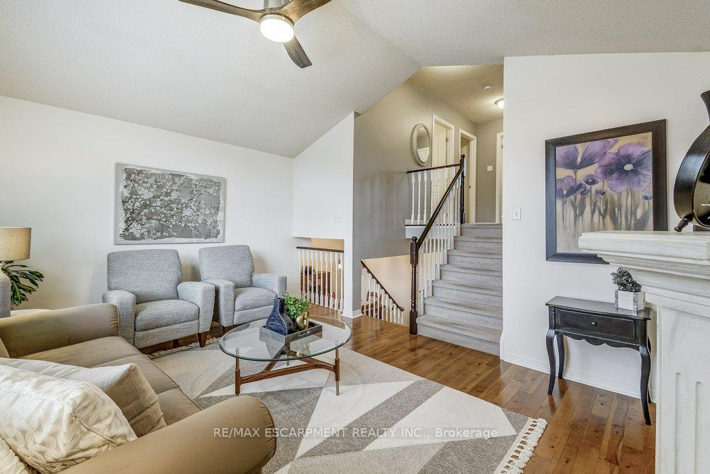 Photo 17 of 32 Brookhurst Crescent, Hamilton, Waterdown — HOMEH