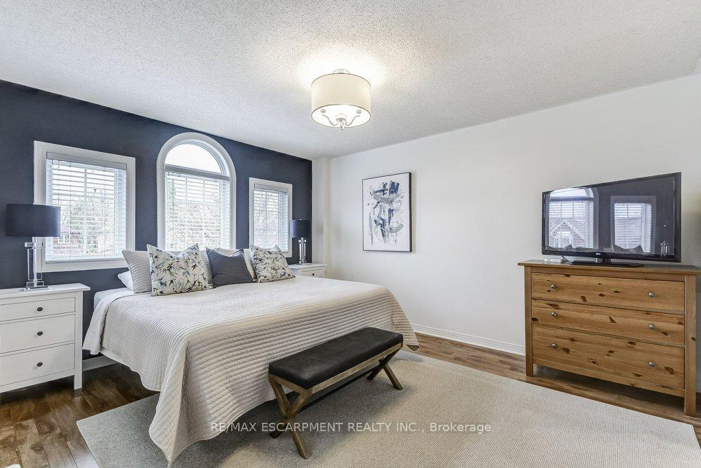 Photo 18 of 32 Brookhurst Crescent, Hamilton, Waterdown — HOMEH