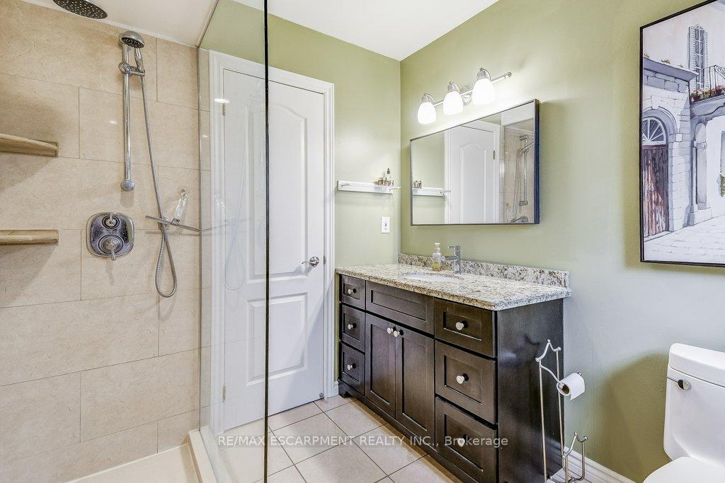 Photo 12 of 32 Brookhurst Crescent, Hamilton, Waterdown — HOMEH