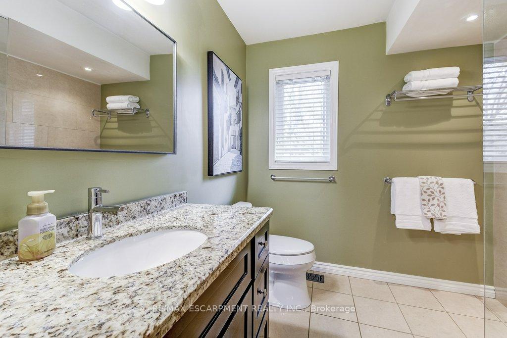 Photo 15 of 32 Brookhurst Crescent, Hamilton, Waterdown — HOMEH
