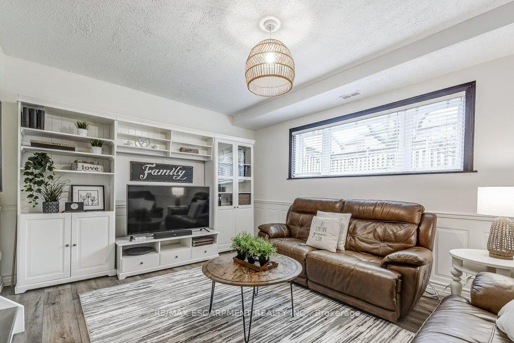 Photo 23 of 32 Brookhurst Crescent, Hamilton, Waterdown — HOMEH