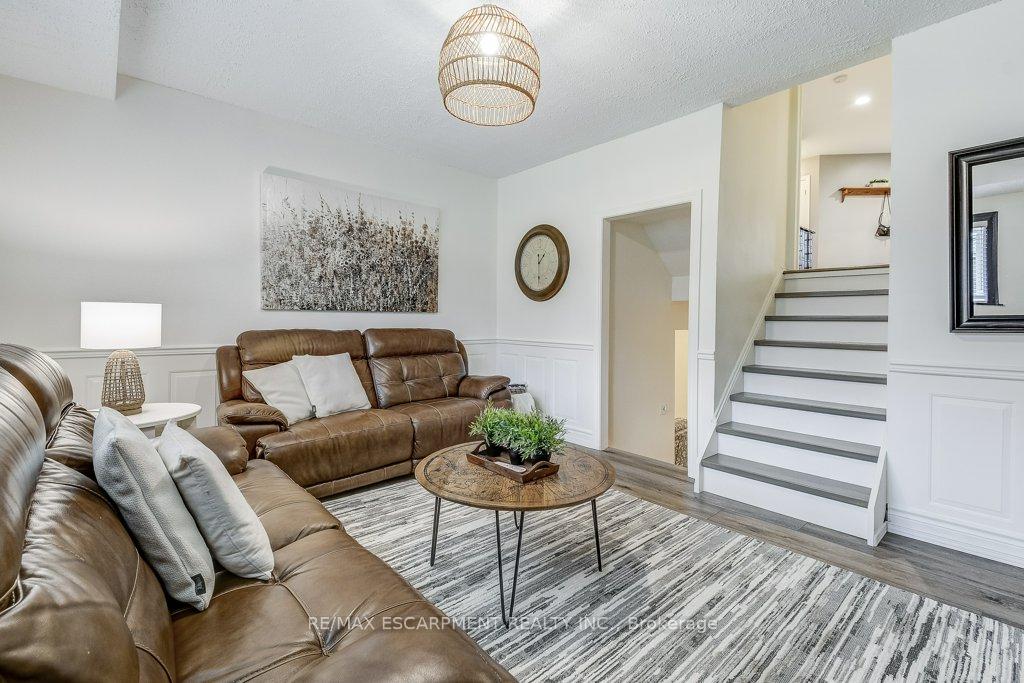 Photo 24 of 32 Brookhurst Crescent, Hamilton, Waterdown — HOMEH