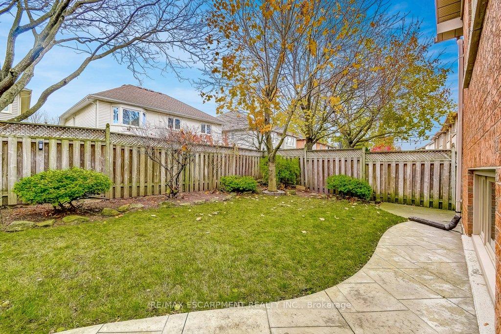 Photo 29 of 32 Brookhurst Crescent, Hamilton, Waterdown — HOMEH