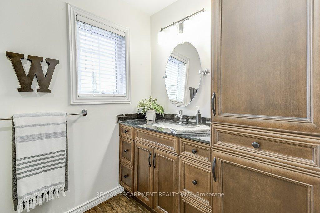 Photo 34 of 32 Brookhurst Crescent, Hamilton, Waterdown — HOMEH