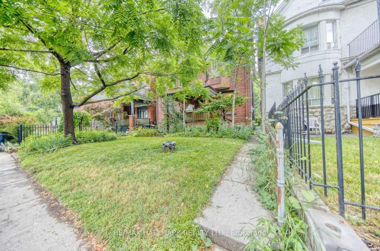 Front of Unit Upper, 46 Springhurst Avenue