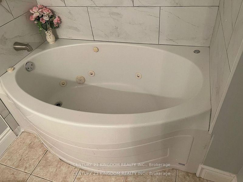 Photo 8 of Unit Bsmt, 458 Summerpark Crescent, Pickering, Amberlea — HOMEH
