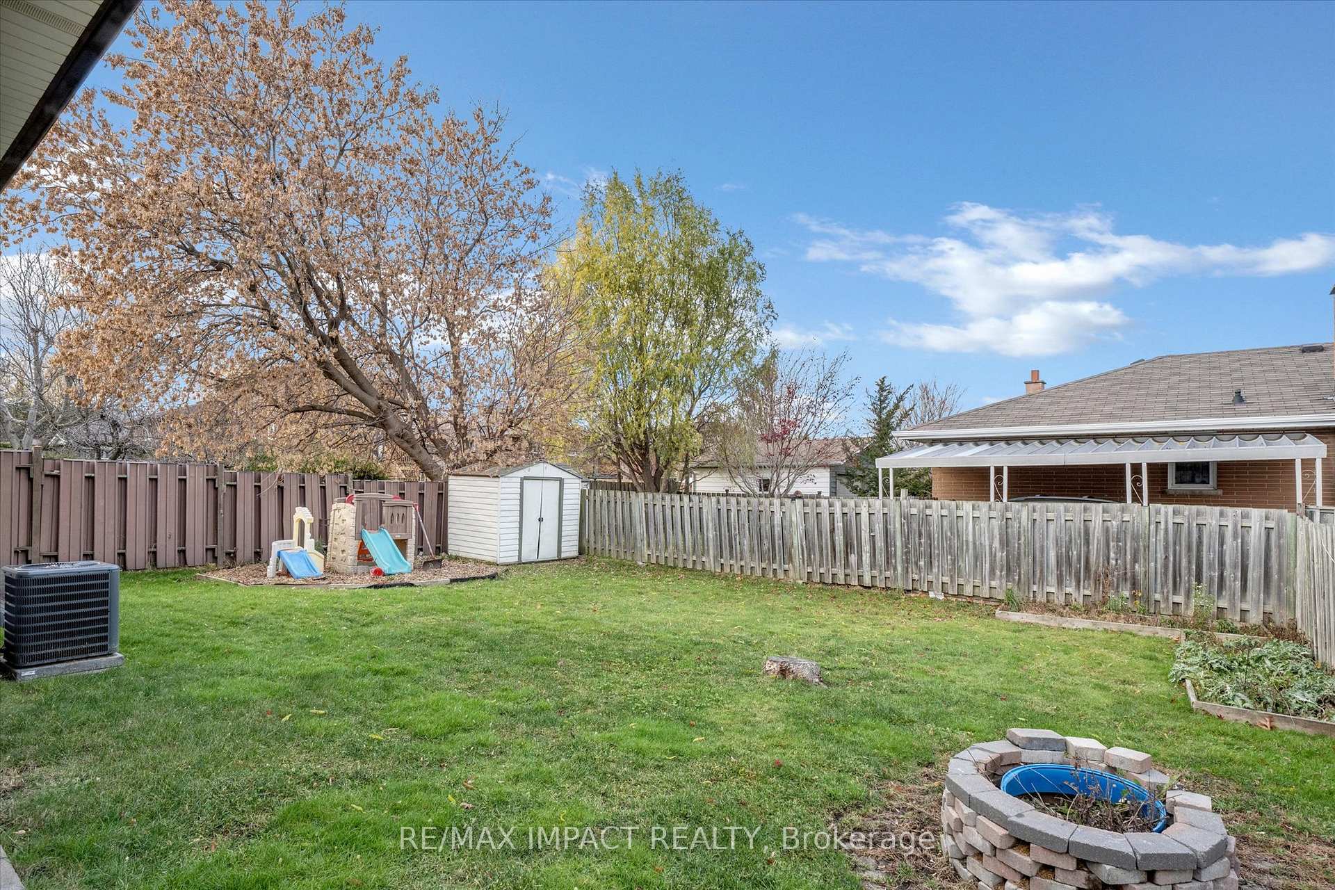 Photo 10 of 348 Ridgeway Avenue, Oshawa, McLaughlin — HOMEH