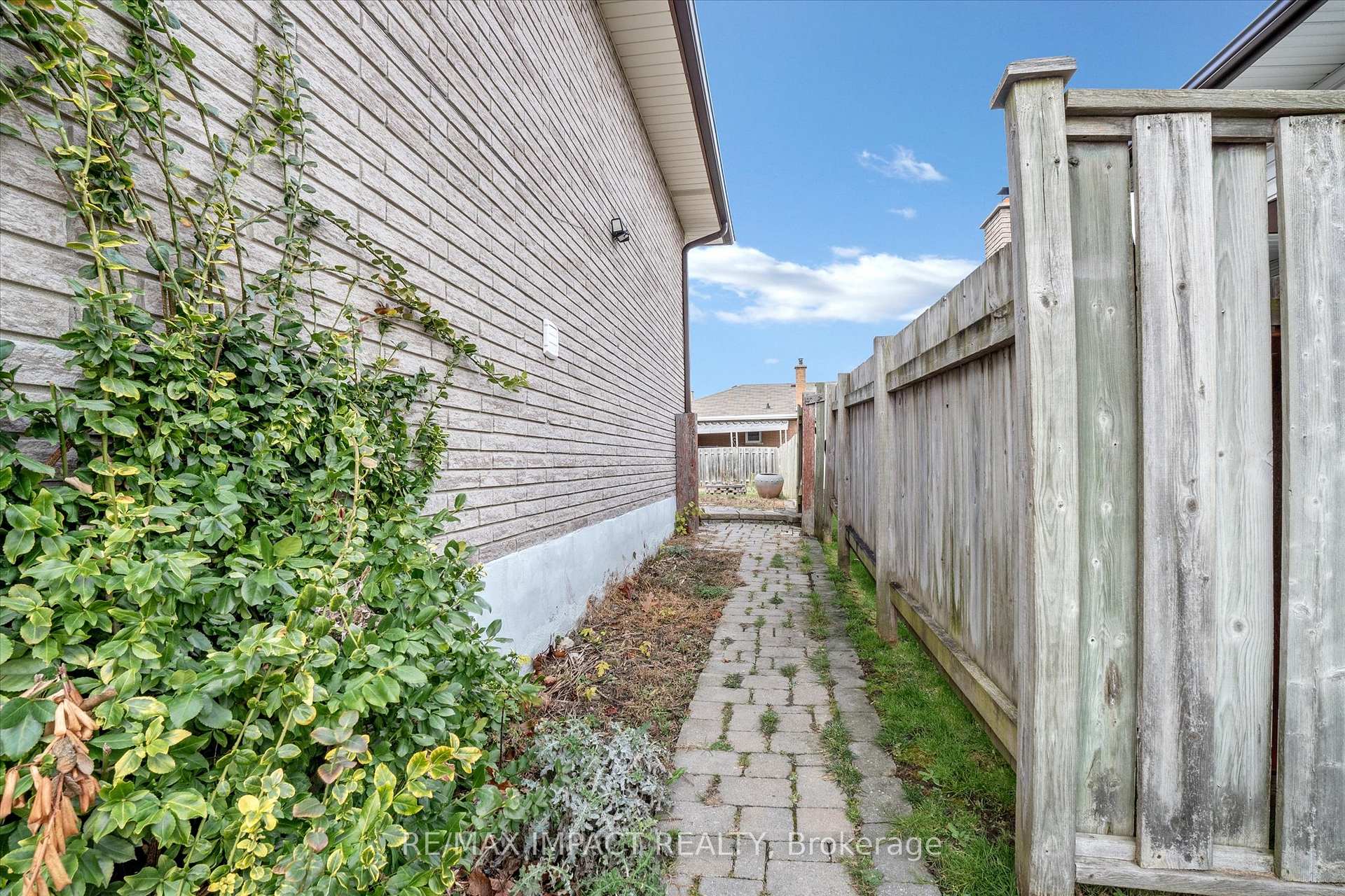 Photo 15 of 348 Ridgeway Avenue, Oshawa, McLaughlin — HOMEH
