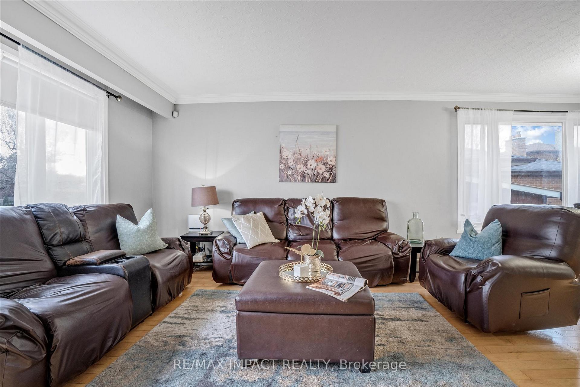 Photo 9 of 348 Ridgeway Avenue, Oshawa, McLaughlin — HOMEH
